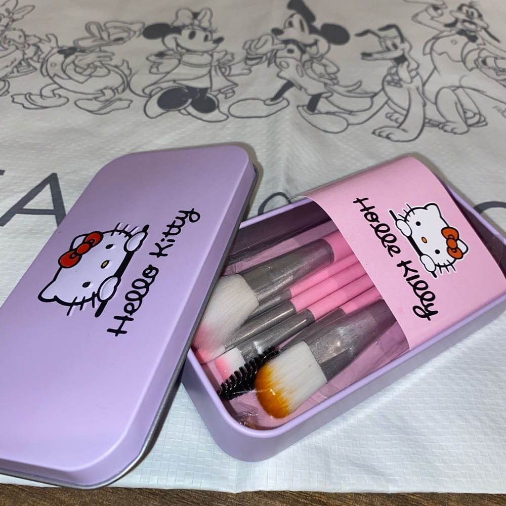 Hello kitty makeup brush set .